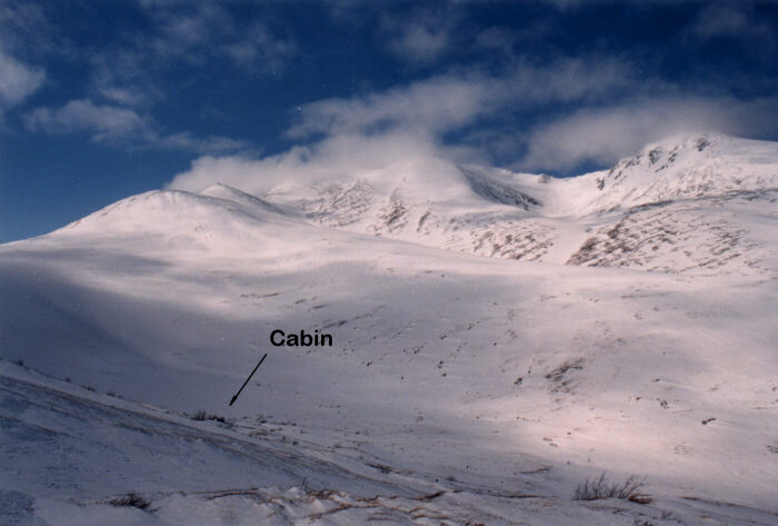 montana-mt-cabin-far2.jpg (53041 bytes)
